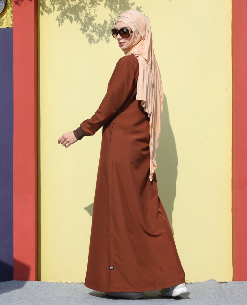جلباب بني عملي بتصميم عصري