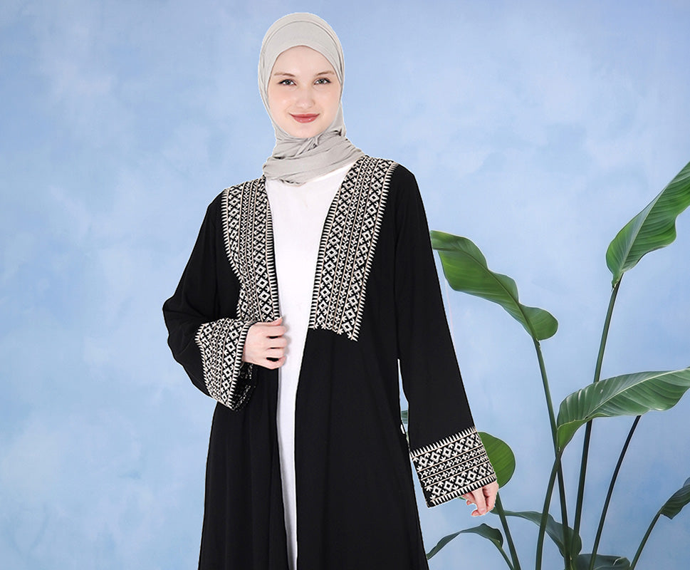 كارديجان و عبايات مطرّزة