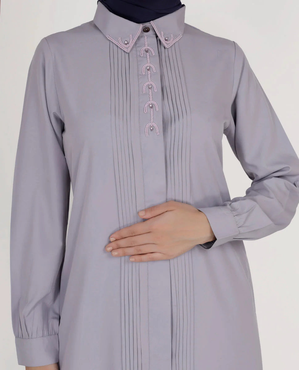 A001-عباية أرجوانية فاخرة بثنيات