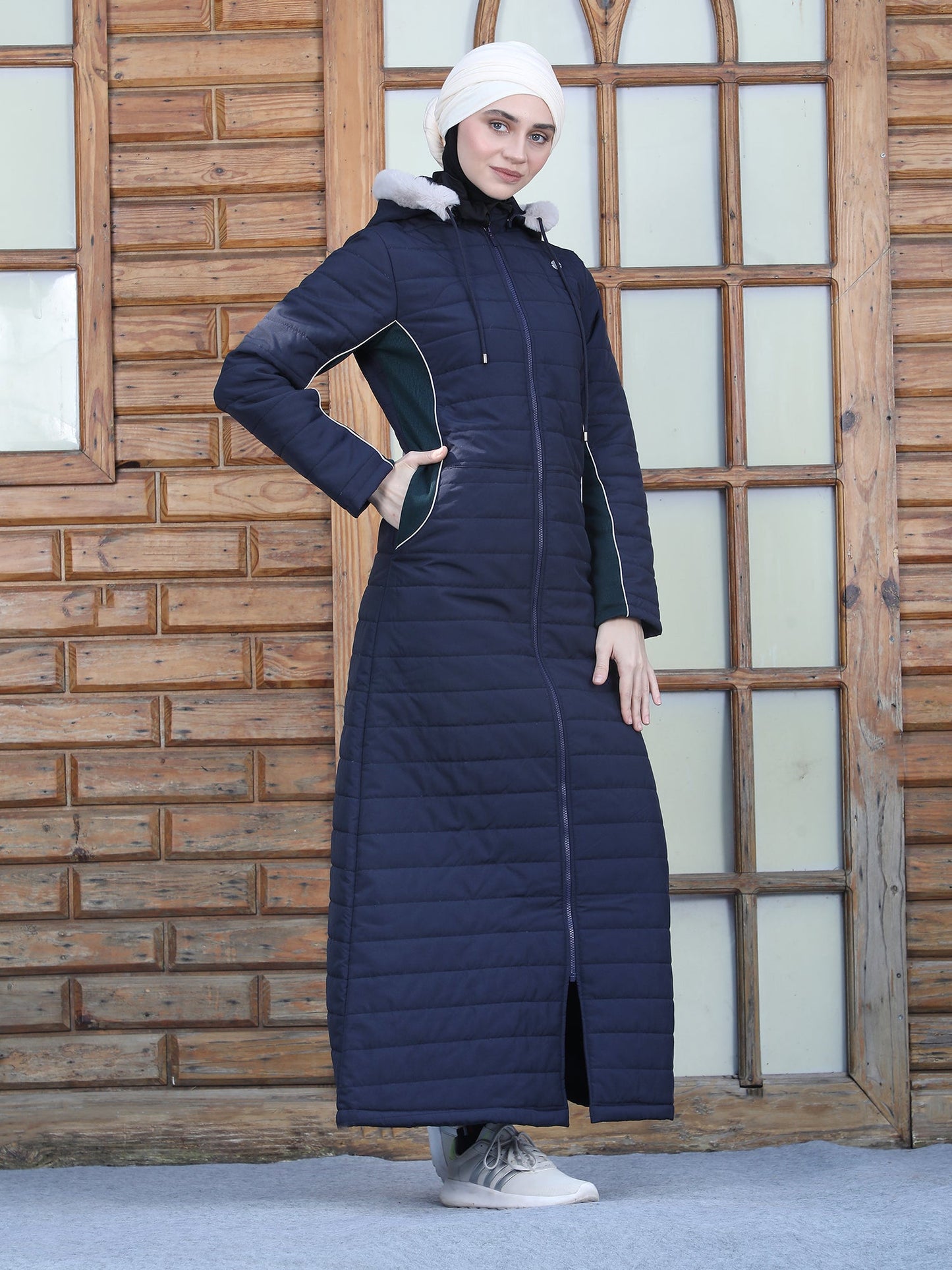 A01-جلباب مبطن مع قبعة فرو فخمة