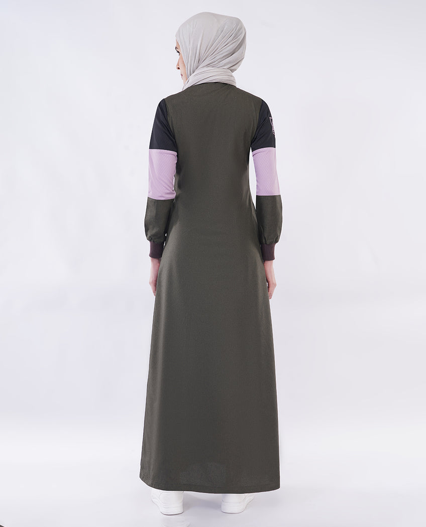 جلباب زيتي ووردي بتفاصيل Color Block عصرية ولمسات أنثوية راقية